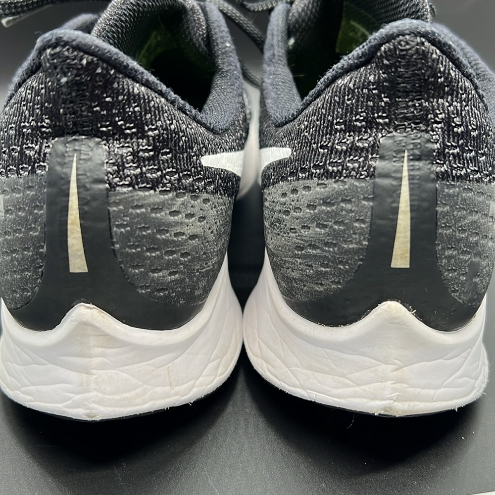 Nike Air Zoom Pegasus 35, size 9 - Picture 5 of 7